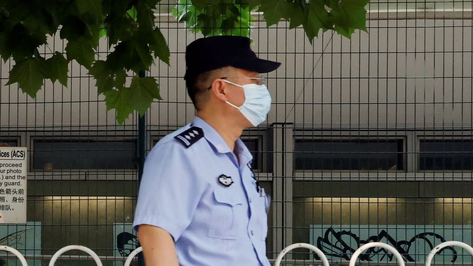 V čínské školce zabil čtyři lidi, na útěku zemřel